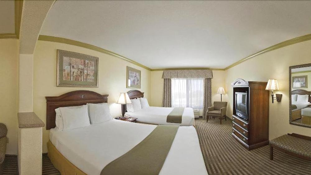 Express Worth Nw Loop 820 By Ihg 3* Fort Worth