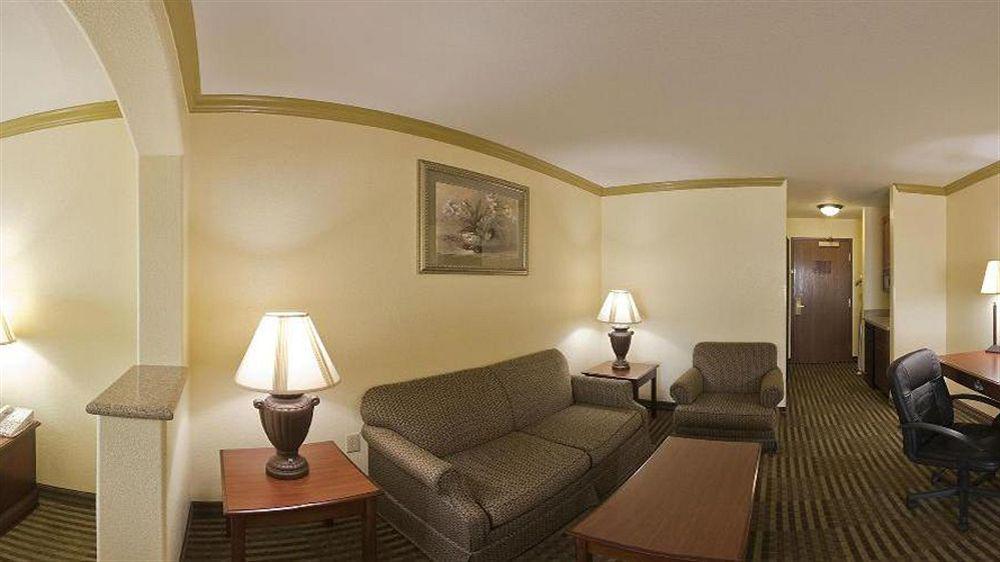 Hotel Express Worth Nw Loop 820 By Ihg