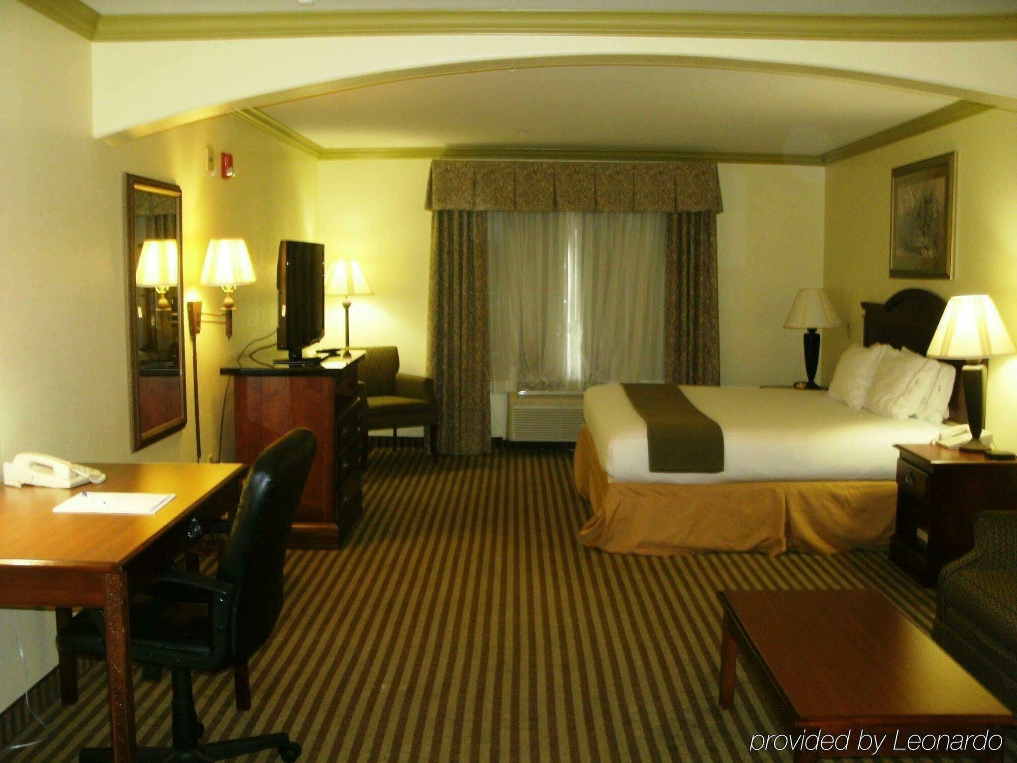 Hotel Express Worth Nw Loop 820 By Ihg
